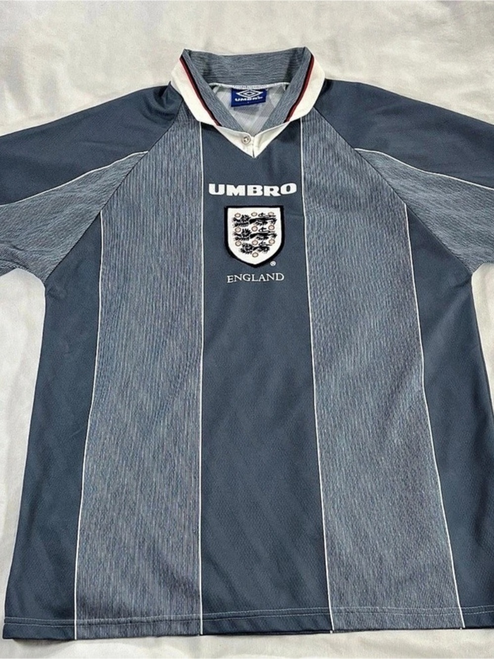 Umbro England 1996/1998 Away Football Shirt Blue & White- size Medium
